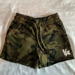 Men’s Young LA Body Building Short. Size small
